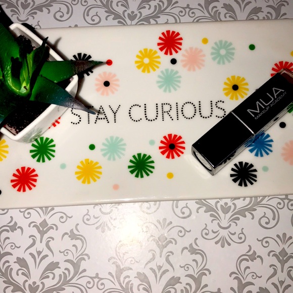 HP🎸New and sealed MUA makeup academy lipstick red - Picture 1 of 4